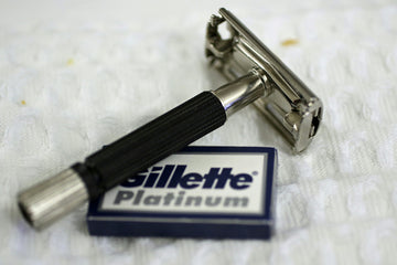 A vintage safety razor and gillette platinum blades