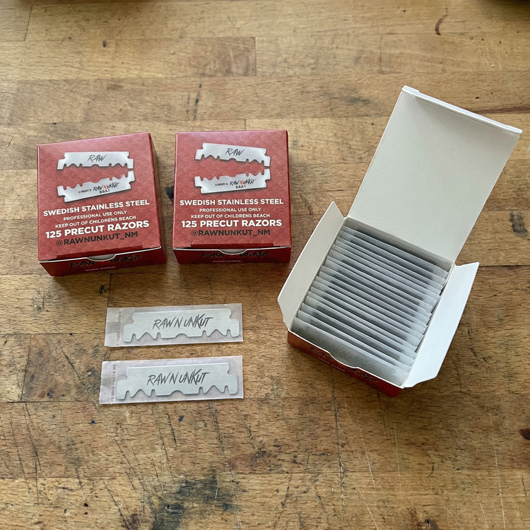 Raw N Unkut Precut Razor Blades Pack of 10 + Gripper Comb + Sharp Container